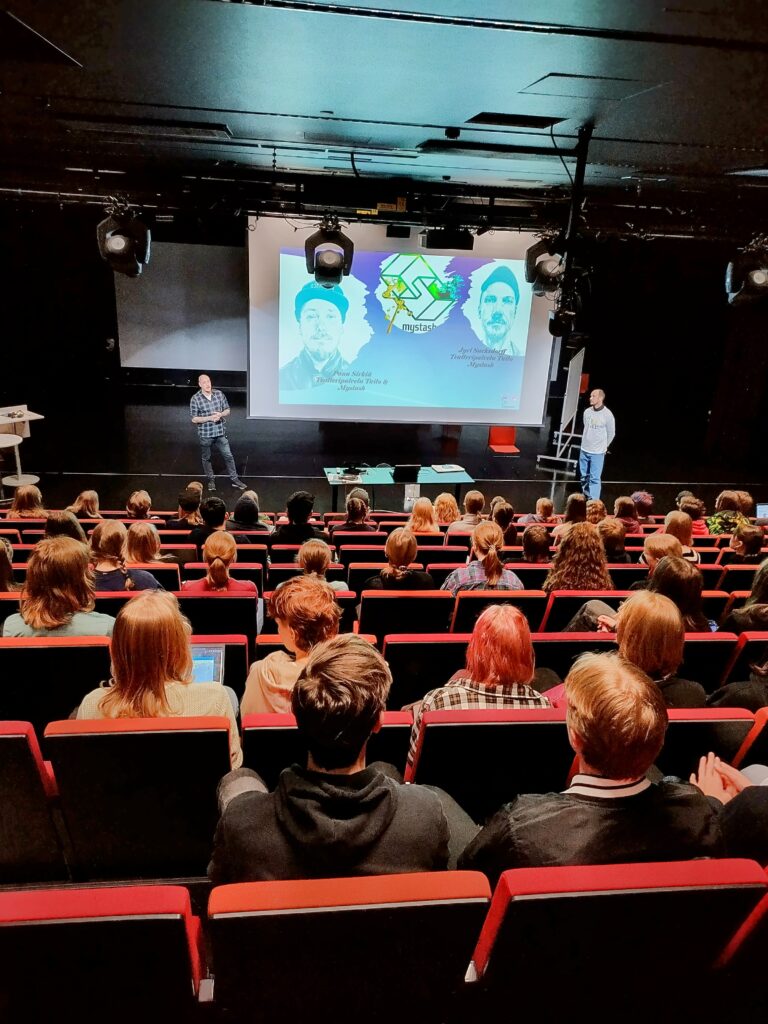 Opera BOX's environmental Day at Otaniemi High School